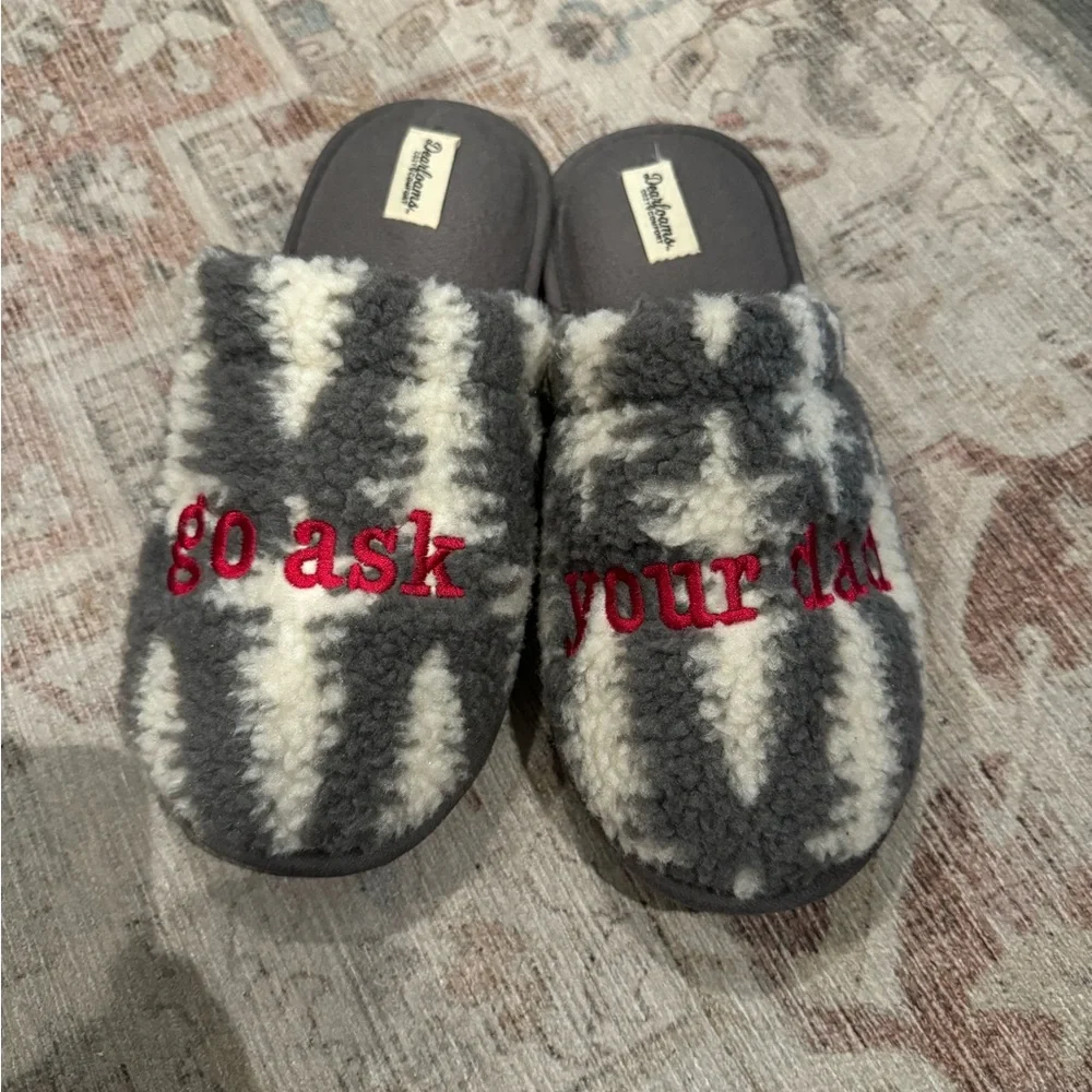 Slippers - Picture 3 of 4